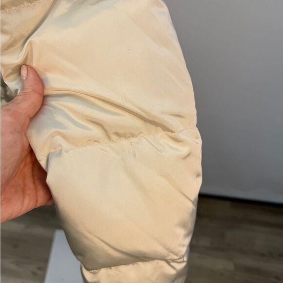 Banana Republic Women's Cream Puffer Jacket with Faux Fur Hood XS - Picture 7 of 9